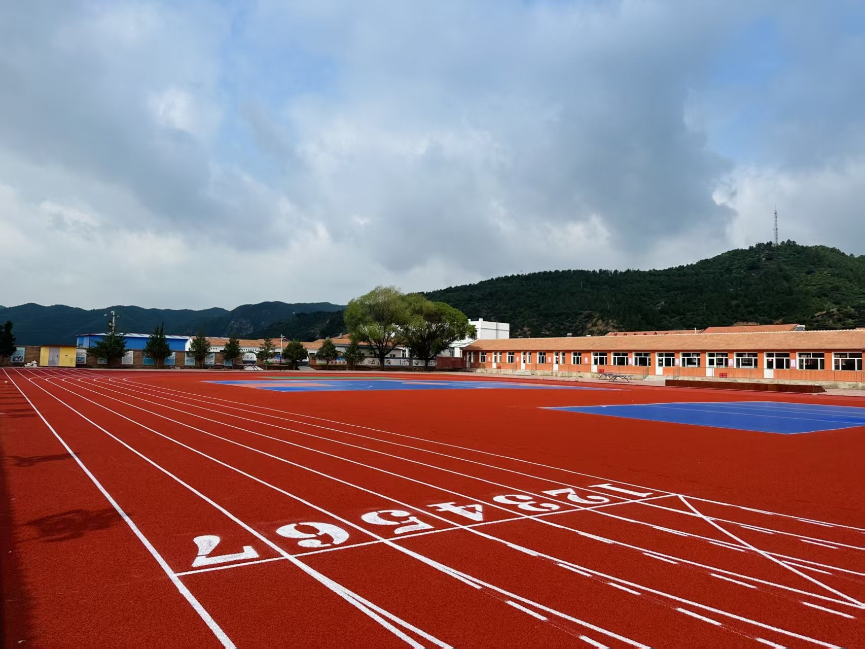 宜春市自结纹塑胶跑道塑胶跑道施工 - 哪里好